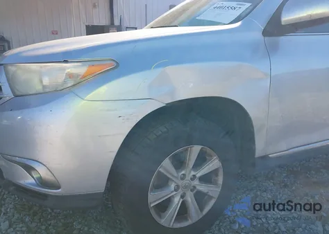 2013 Toyota Highlander Base Plus z USA, uszkodzony, nr VIN 5TDZA3EH2DS039339